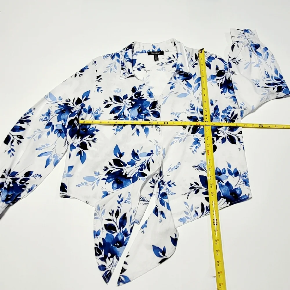 Ellen Tracy White Linen with Blue Floral Print Tie Front Blouse Women's (L) - Picture 10 of 12
